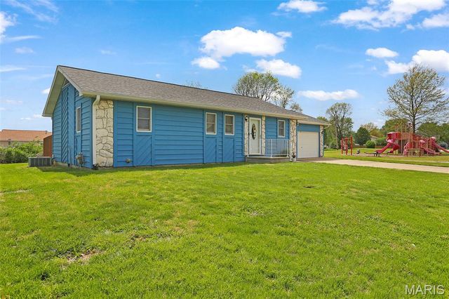 212 Meadow Drive, Troy, IL 62294