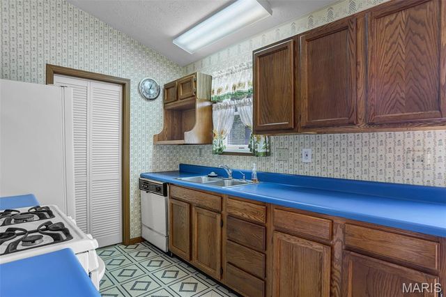 212 Meadow Drive, Troy, IL 62294