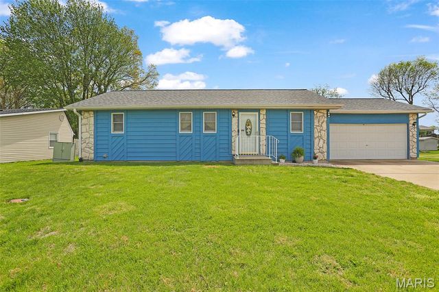 212 Meadow Drive, Troy, IL 62294