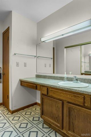 212 Meadow Drive, Troy, IL 62294
