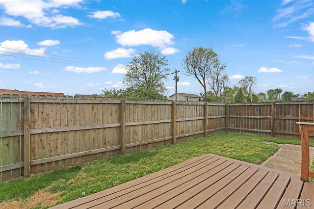 212 Meadow Drive, Troy, IL 62294