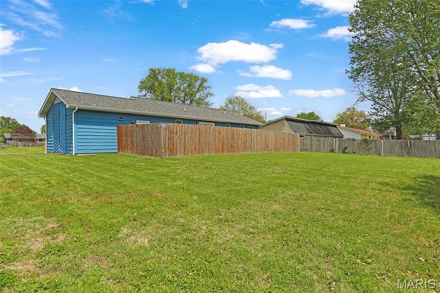 212 Meadow Drive, Troy, IL 62294