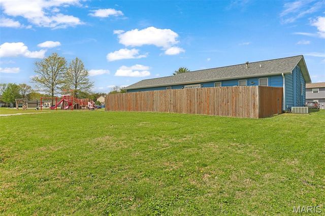 212 Meadow Drive, Troy, IL 62294