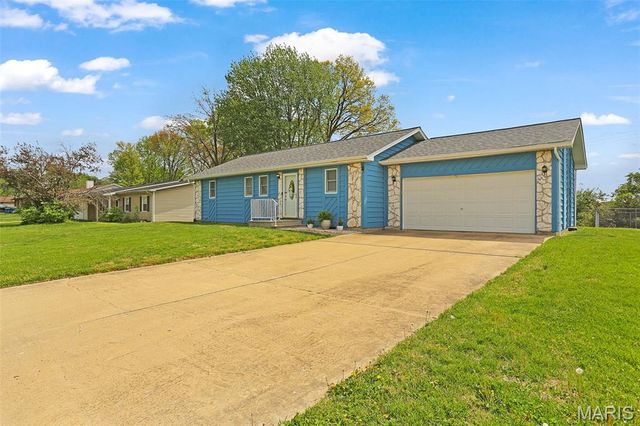 212 Meadow Drive, Troy, IL 62294