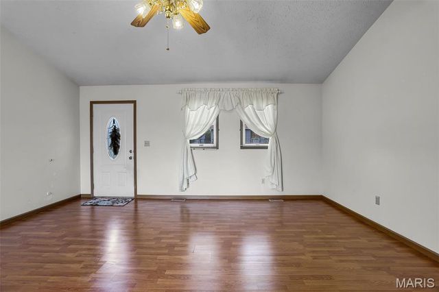 212 Meadow Drive, Troy, IL 62294