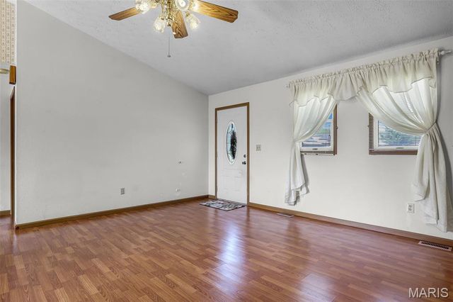 212 Meadow Drive, Troy, IL 62294