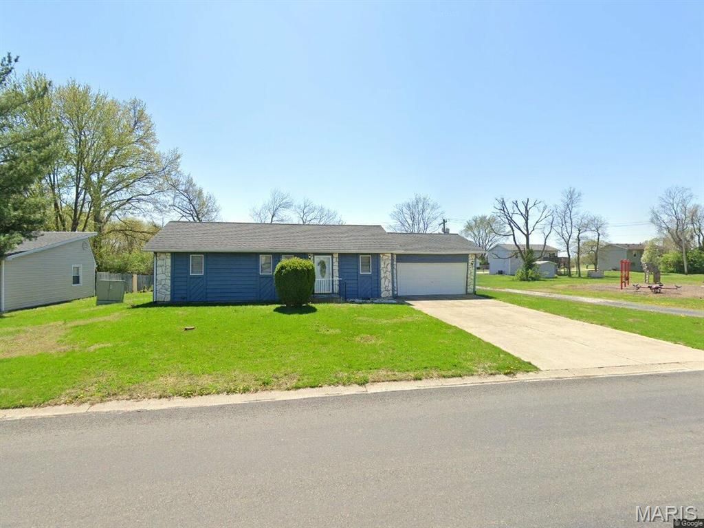 212 Meadow Drive, Troy, IL 62294