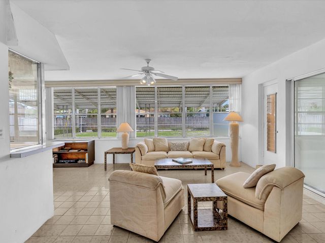 407 S Highland Dr, Hollywood, FL 33021