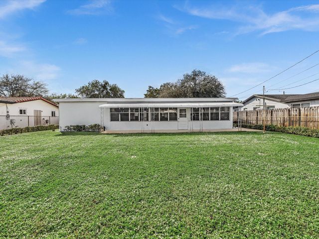 407 S Highland Dr, Hollywood, FL 33021