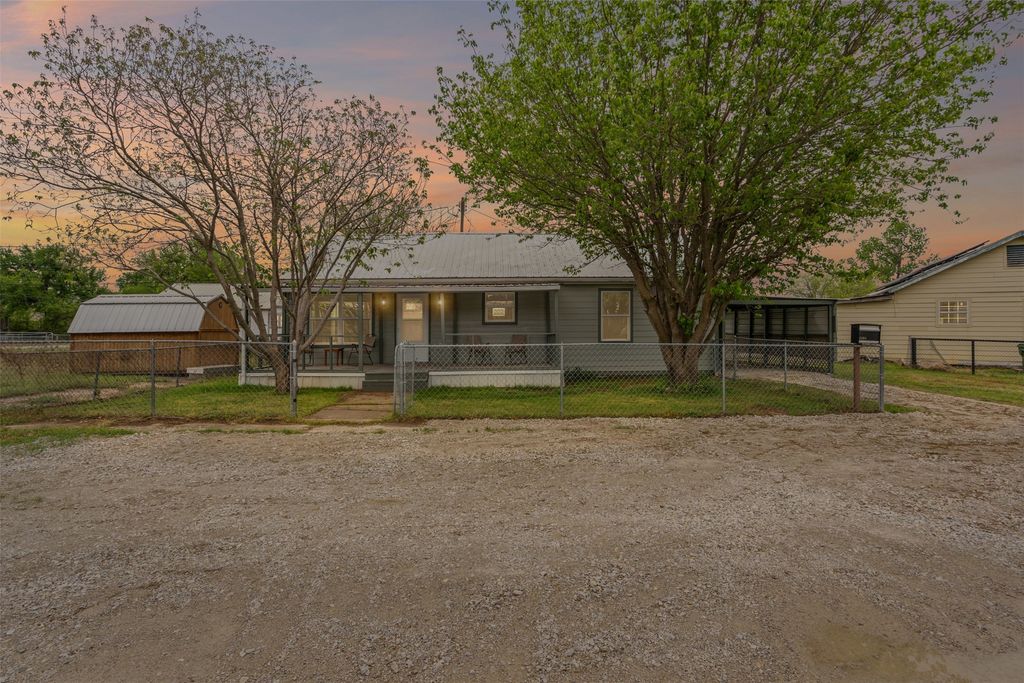 1205 SW 12th Street, Mineral Wells, TX 76067