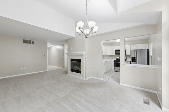1922 Heron Avenue B, Schaumburg, IL 60193