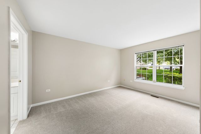 1922 Heron Avenue B, Schaumburg, IL 60193