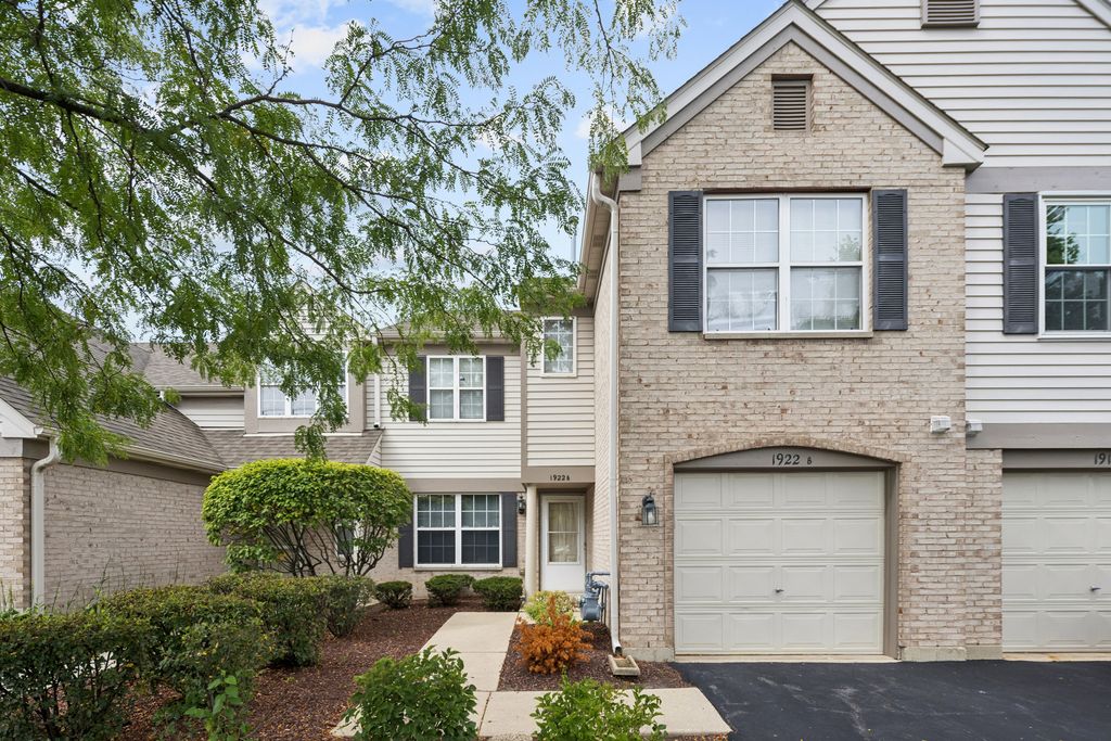 1922 Heron Avenue B, Schaumburg, IL 60193