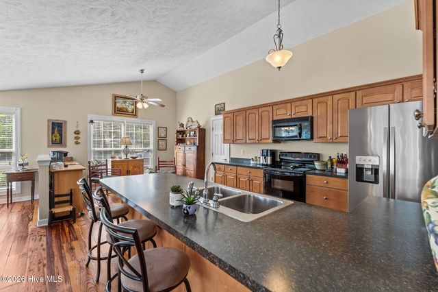 5 Vineyard Place, Foxfire Village, NC 27281