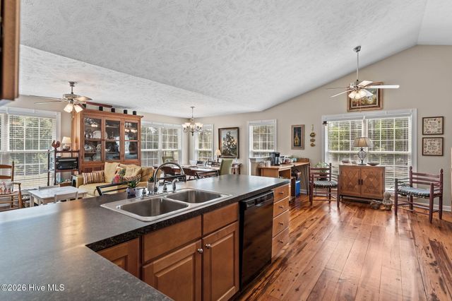 5 Vineyard Place, Foxfire Village, NC 27281