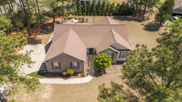 5 Vineyard Place, Foxfire Village, NC 27281