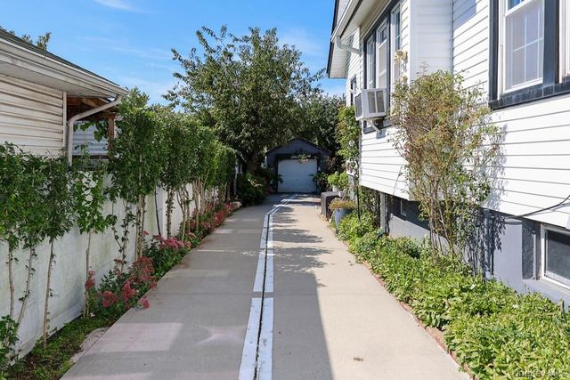 88-38 197th Street, Hollis, NY 11423