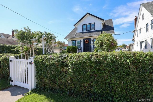 88-38 197th Street, Hollis, NY 11423