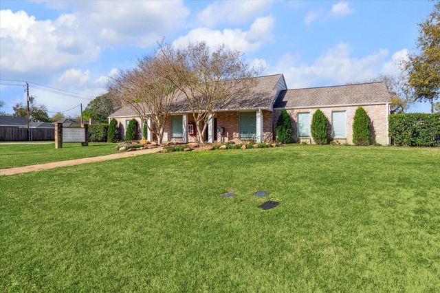 10802 Piping Rock Lane, Houston, TX 77042