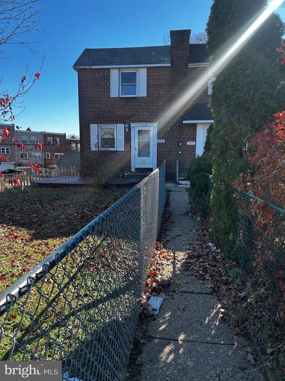 2013 DELMAR DR, Folcroft, PA 19032