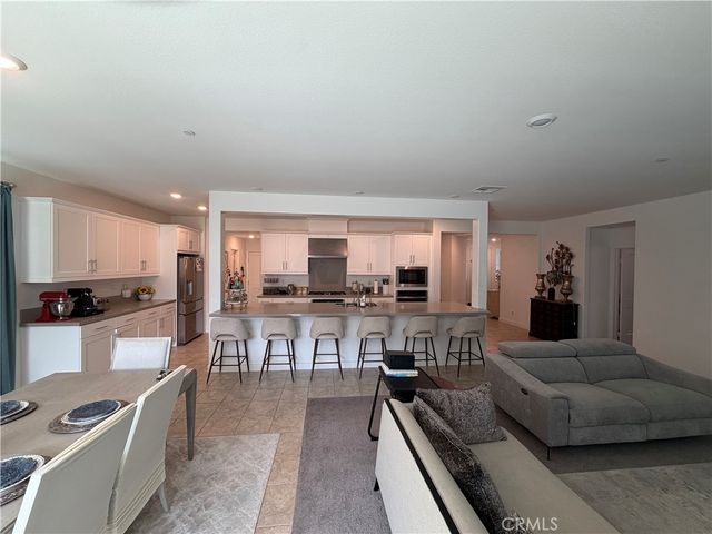 1905 Pienza Cir, Corona, CA 92882