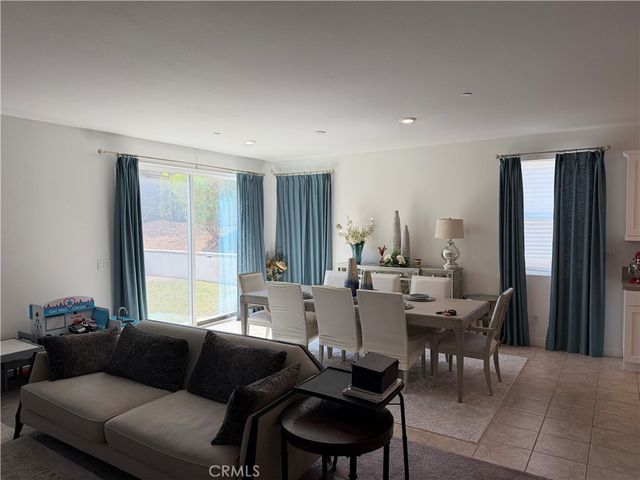 1905 Pienza Cir, Corona, CA 92882