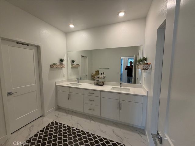 1905 Pienza Cir, Corona, CA 92882
