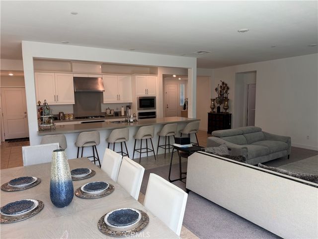 1905 Pienza Cir, Corona, CA 92882