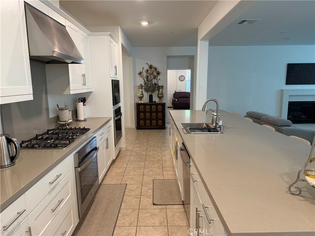1905 Pienza Cir, Corona, CA 92882