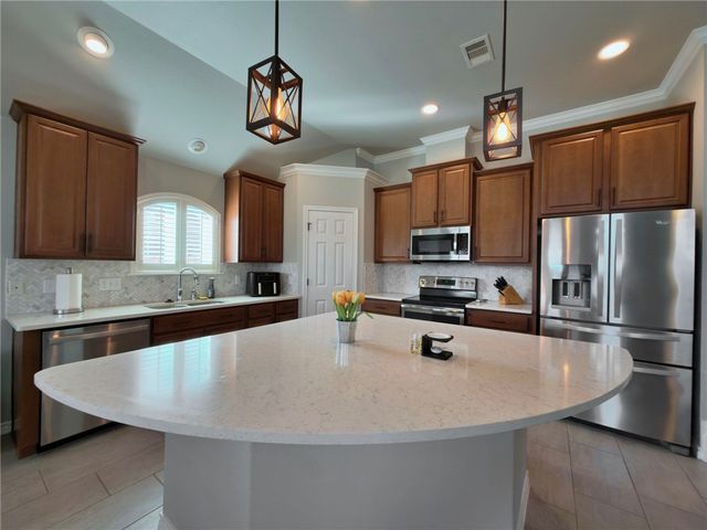 219 Couples Dr, Portland, TX 78374