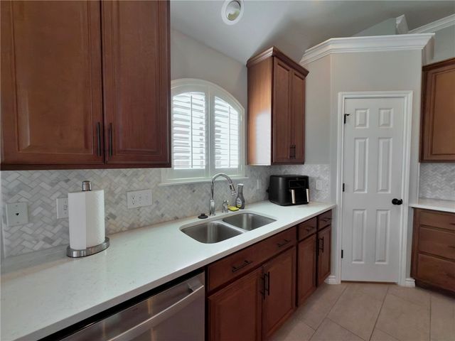 219 Couples Dr, Portland, TX 78374