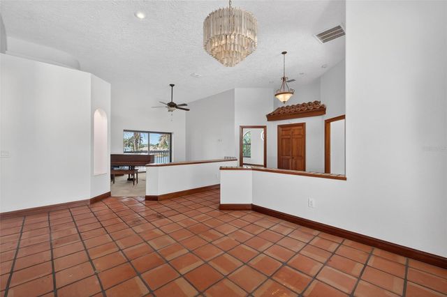 4300 13TH WAY NE, St Petersburg, FL 33703