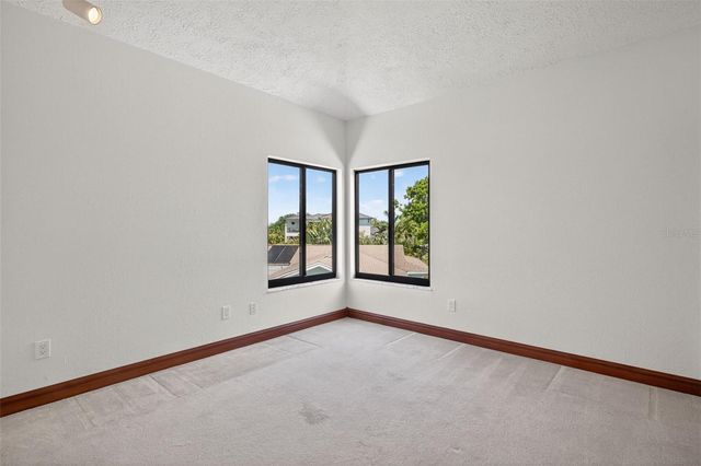 4300 13TH WAY NE, St Petersburg, FL 33703
