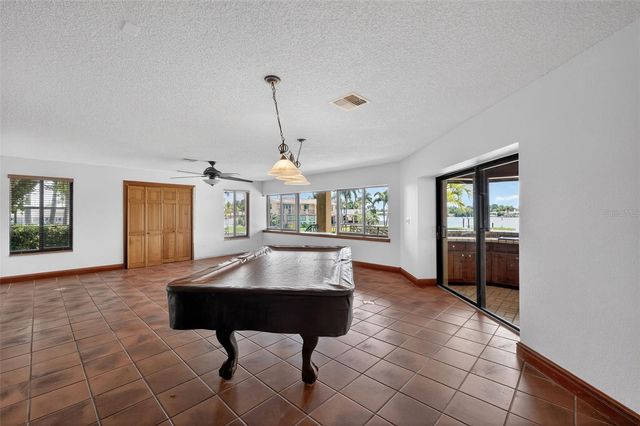 4300 13TH WAY NE, St Petersburg, FL 33703