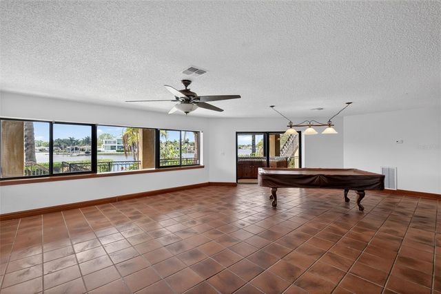 4300 13TH WAY NE, St Petersburg, FL 33703