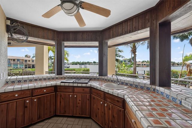 4300 13TH WAY NE, St Petersburg, FL 33703