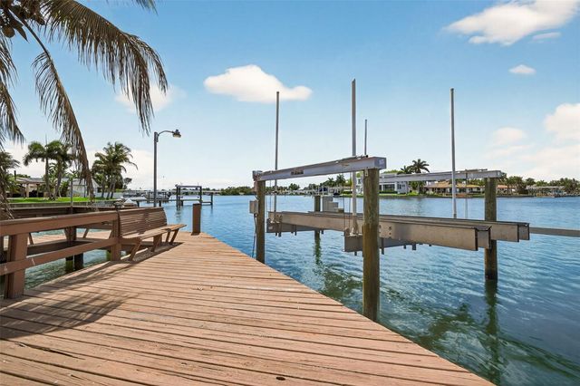 4300 13TH WAY NE, St Petersburg, FL 33703