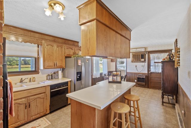 2487 Highway 52, E, Portland, TN 37148