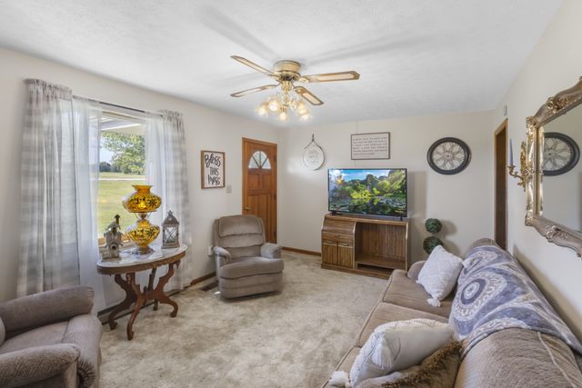 2487 Highway 52, E, Portland, TN 37148