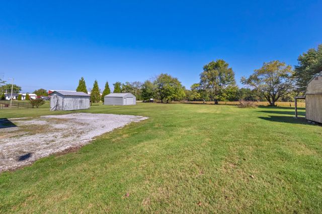 2487 Highway 52, E, Portland, TN 37148