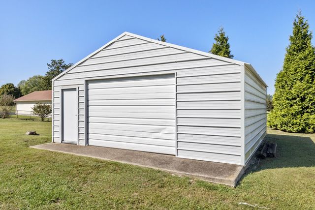 2487 Highway 52, E, Portland, TN 37148