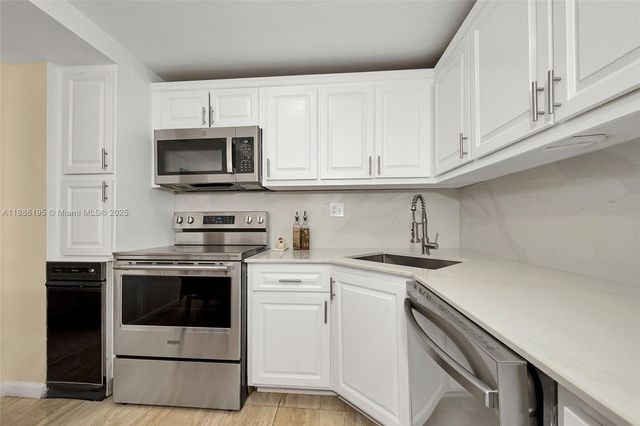 2750 NE 183rd St 2204, Aventura, FL 33160