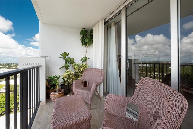 2750 NE 183rd St 2204, Aventura, FL 33160