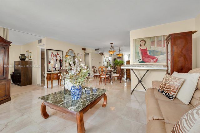 2750 NE 183rd St 2204, Aventura, FL 33160