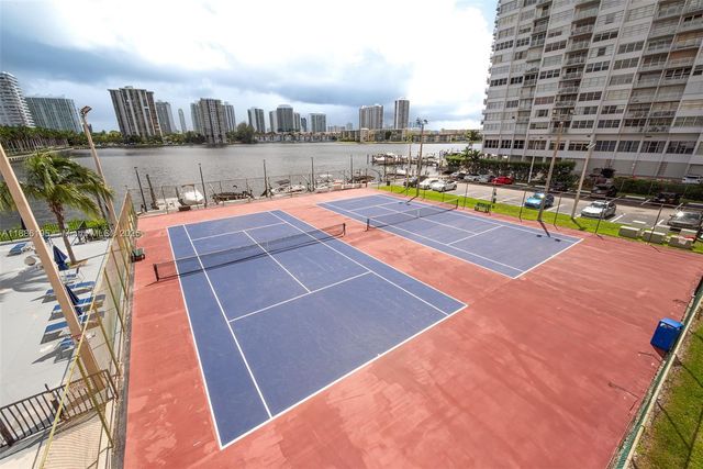 2750 NE 183rd St 2204, Aventura, FL 33160