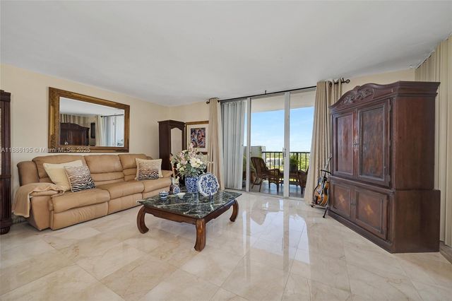 2750 NE 183rd St 2204, Aventura, FL 33160