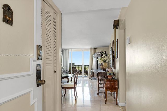 2750 NE 183rd St 2204, Aventura, FL 33160