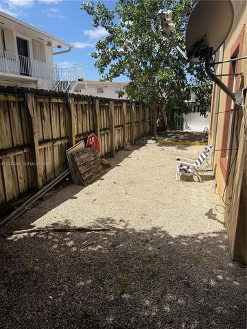 128 W 21st St 202, Hialeah, FL 33010