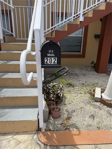 128 W 21st St 202, Hialeah, FL 33010