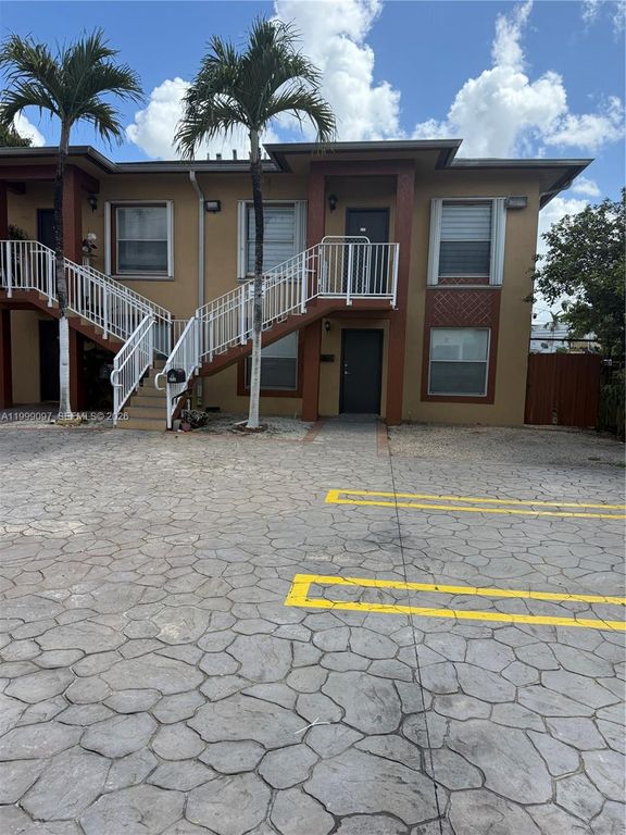 128 W 21st St 202, Hialeah, FL 33010